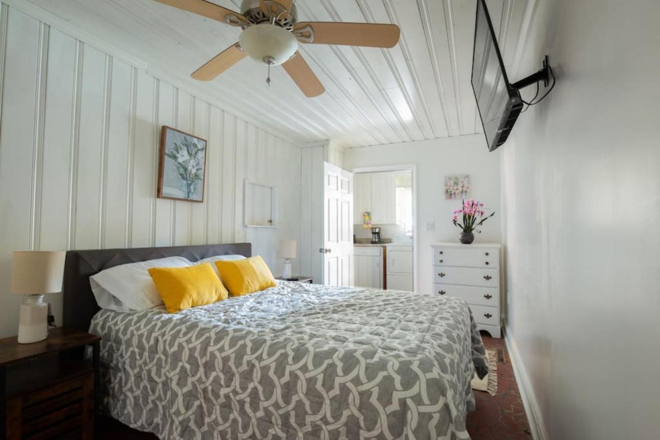 5br House King Beds Steps To Ideal For Families With Dogs Holiday home