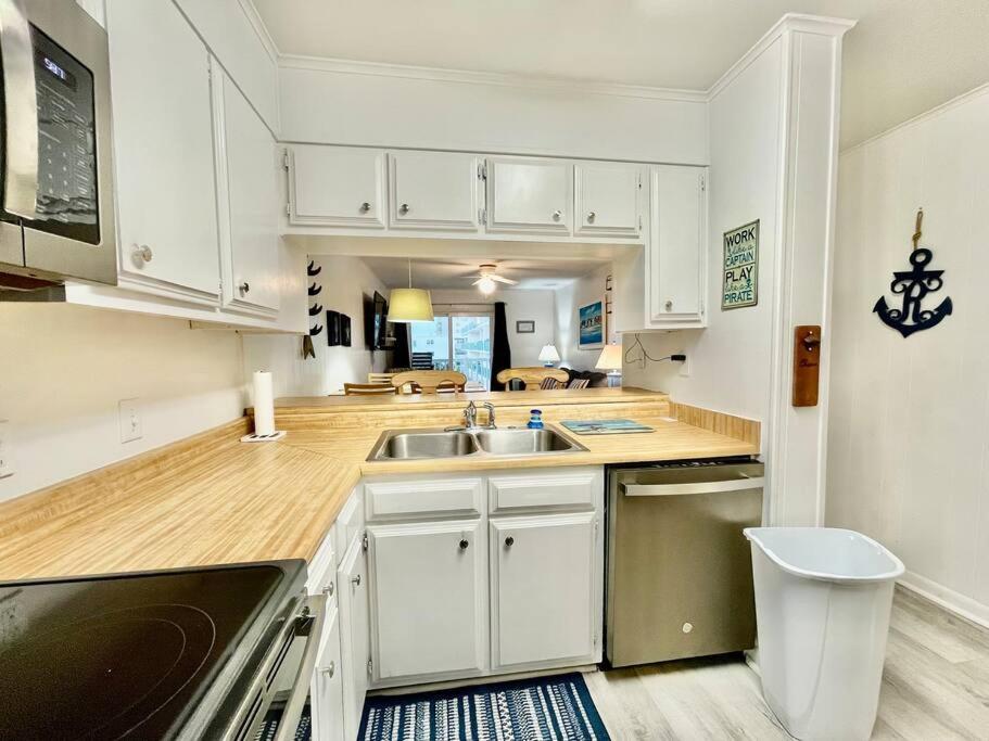 Lovely 2 Bedroom With Ocean View 304- 3rd Floor No Elevator Apartment *