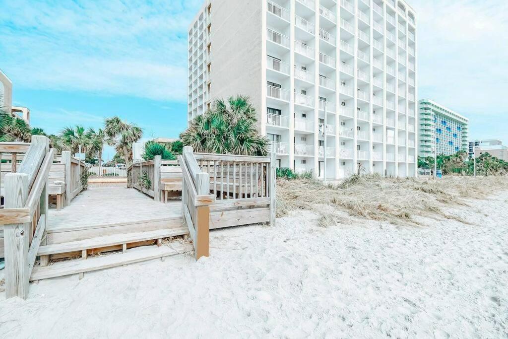 Ocean Front Comfy W/kitchen, Sleeps 4, Snowbird Paradise