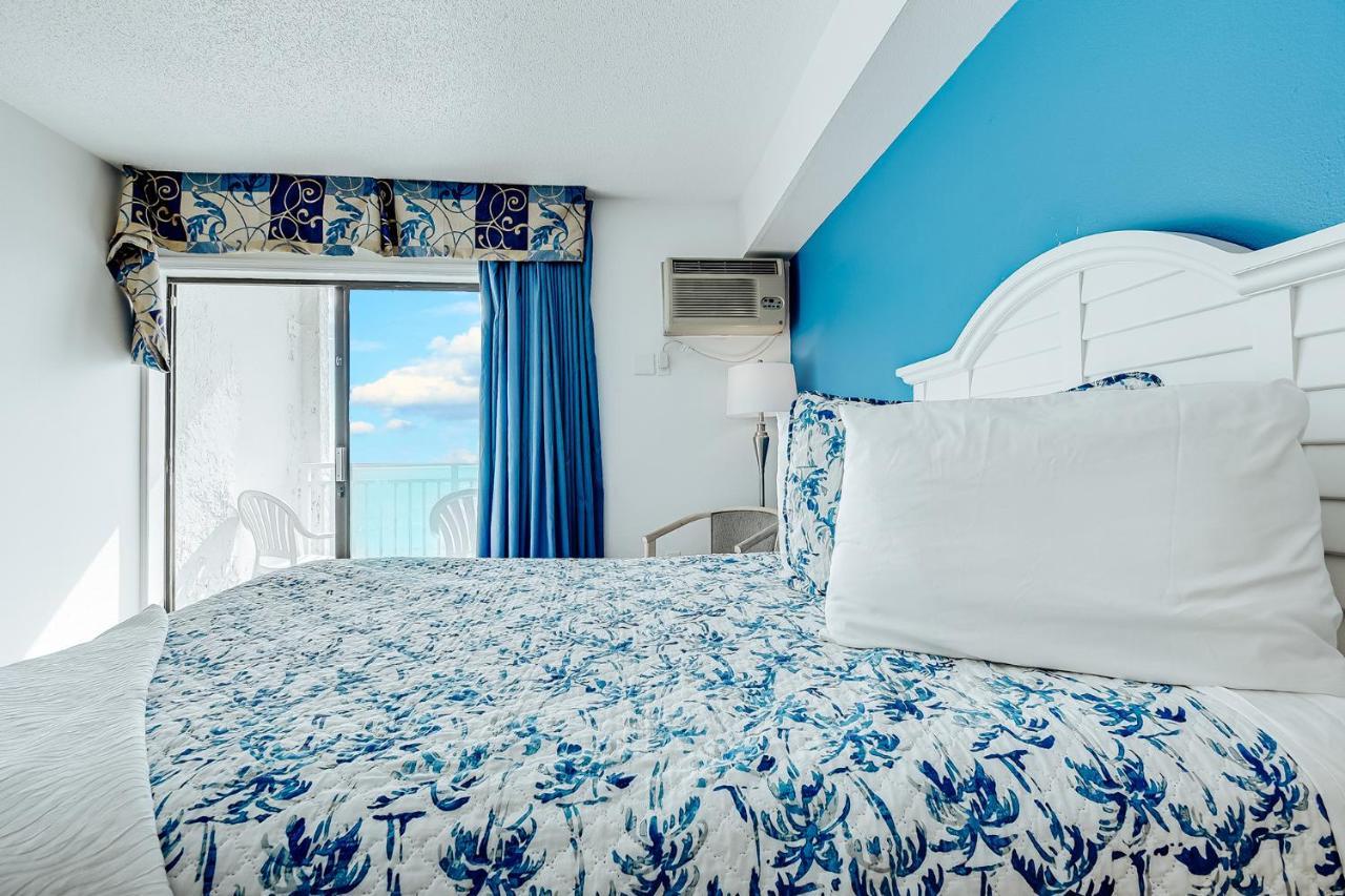Ocean Front Comfy W/kitchen, Sleeps 4, Snowbird Paradise Apartment *