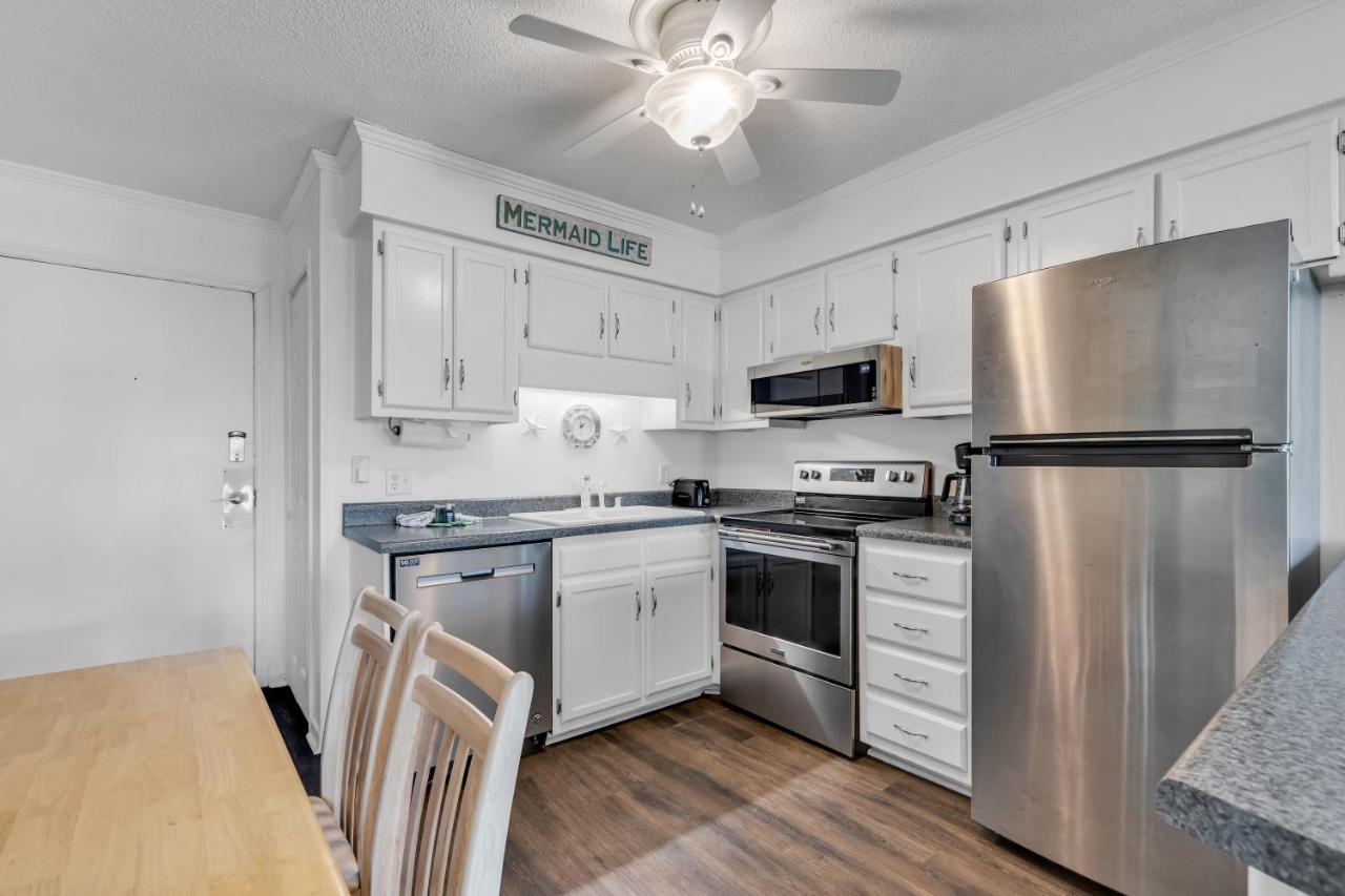 2 Bedroom Ocean Forest Steps Away From Pristine Sandy Beaches Apartment