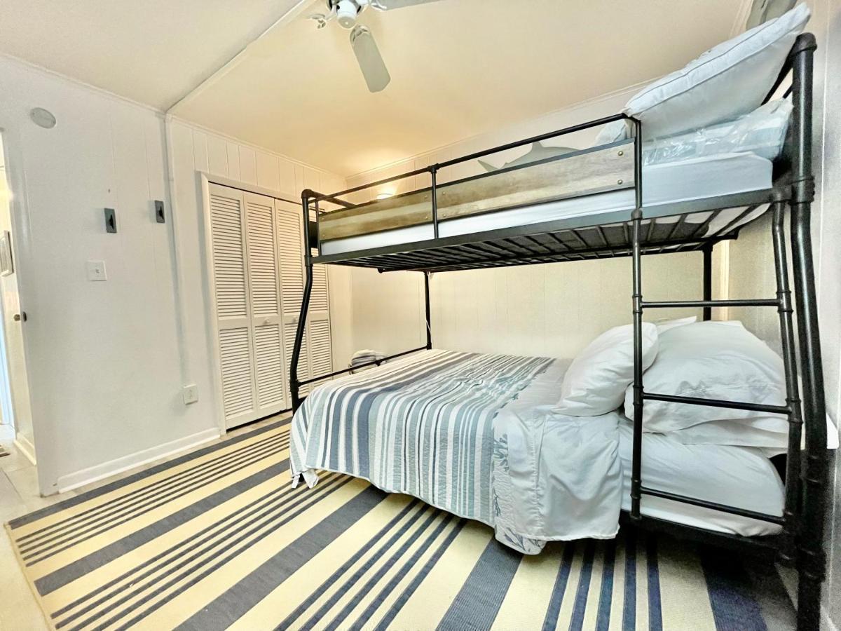 Lovely 2 Bedroom With Ocean View 304- 3rd Floor No Elevator Apartment *