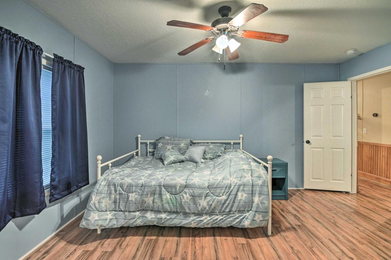 Cozy Murrells Inlet About 3and4 Mi To Beach! Holiday home Myrtle Beach