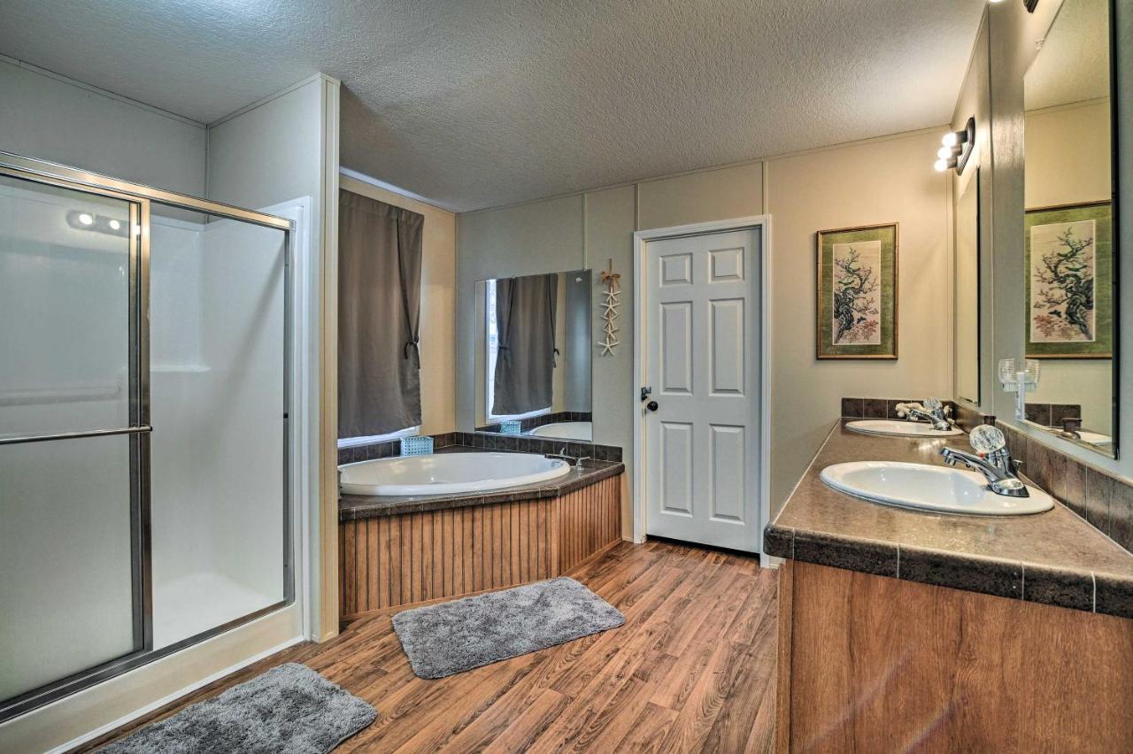 Cozy Murrells Inlet About 3and4 Mi To Beach! Holiday home Myrtle Beach