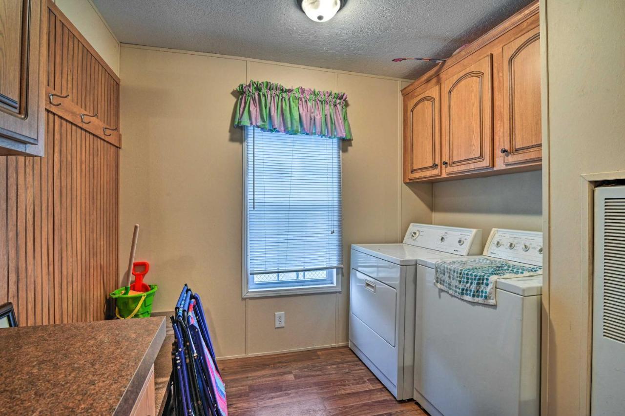 Cozy Murrells Inlet About 3and4 Mi To Beach! Holiday home Myrtle Beach