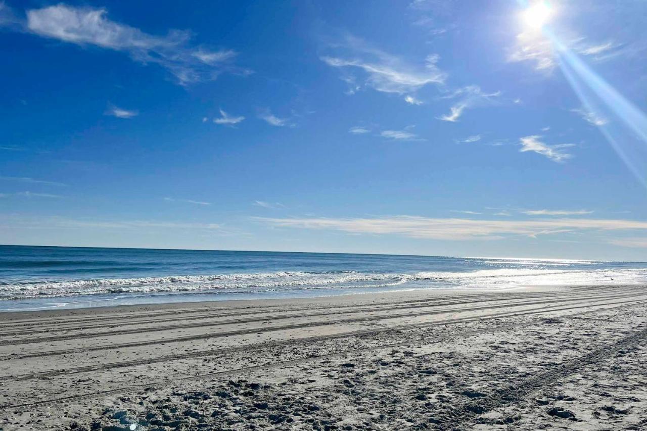 Barefoot Pool, Beach, And Golf! Apartment