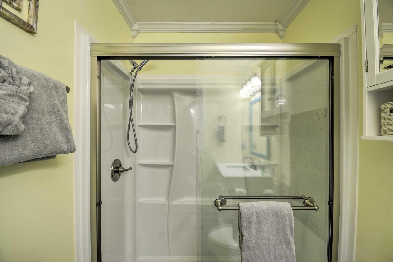 Coastal With Pool Access - Walk To Apache Pier Holiday home