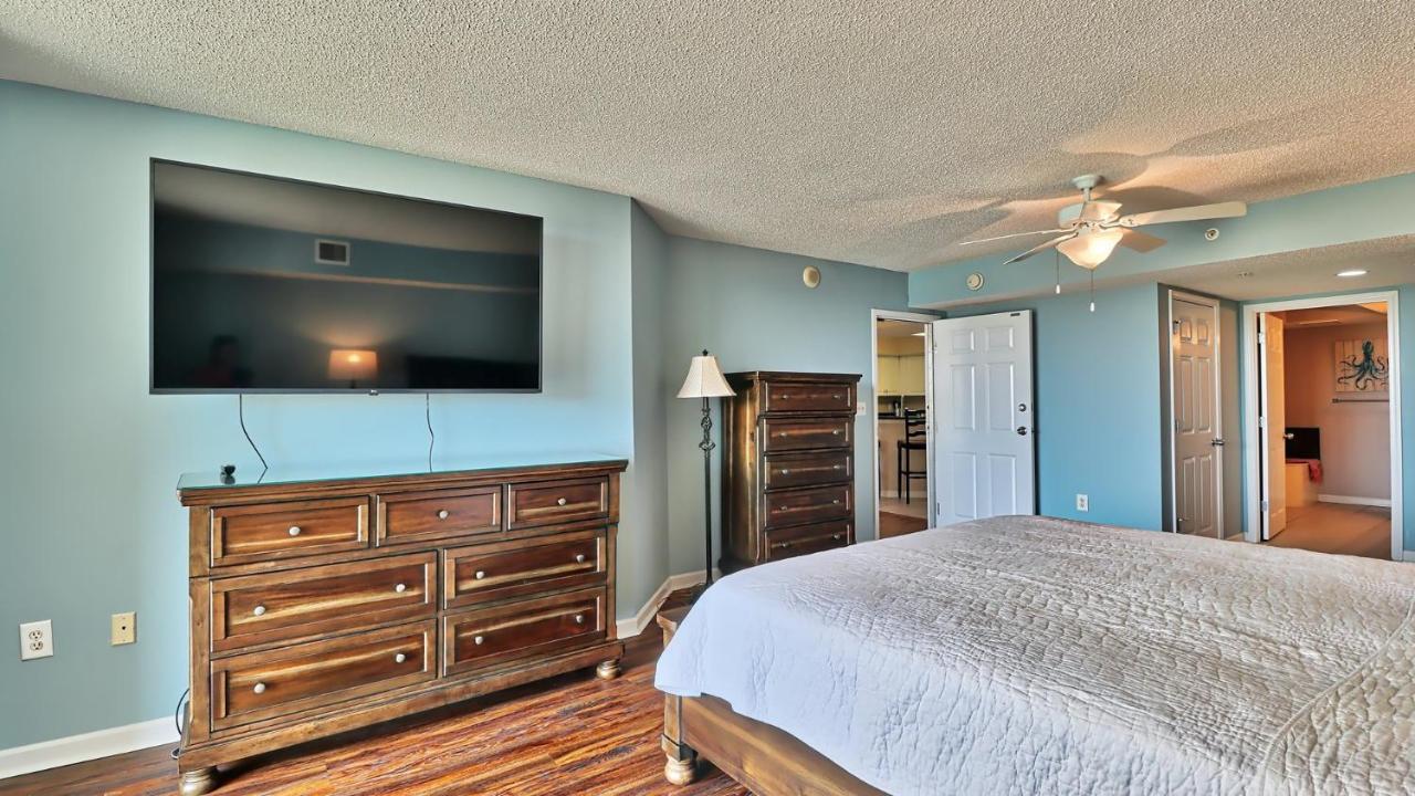 3205 Yacht Club *