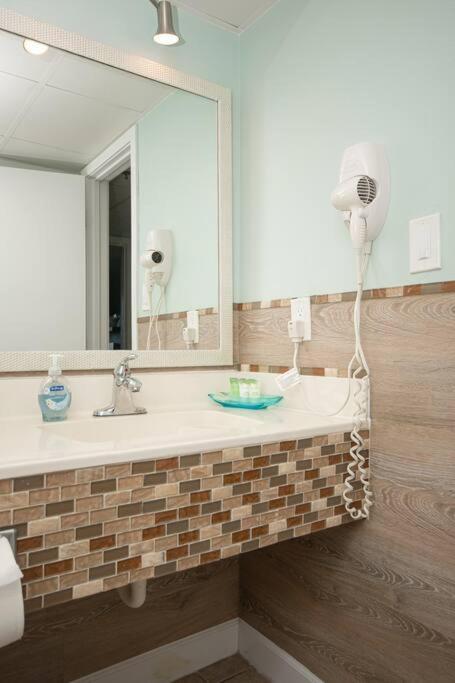 :) Water Front Retreat - Sleeps 8 * Myrtle Beach