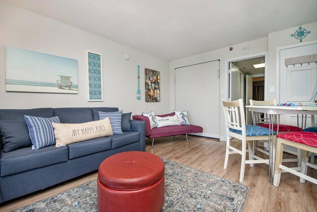 :) Water Front Retreat - Sleeps 8 *