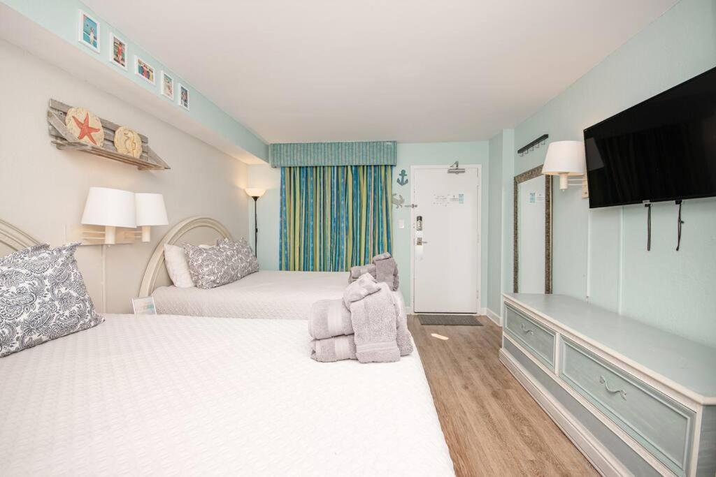:) Water Front Retreat - Sleeps 8