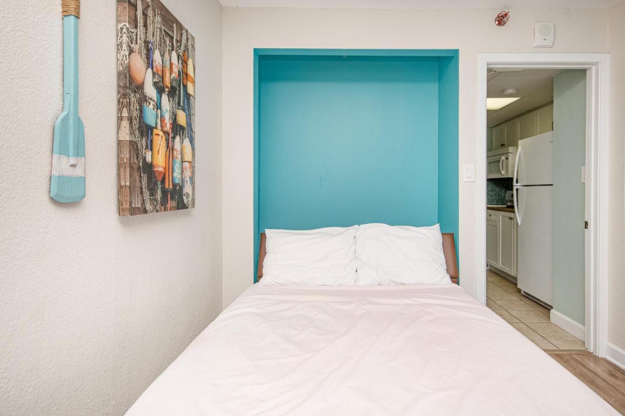 :) Water Front Retreat - Sleeps 8 Apartment