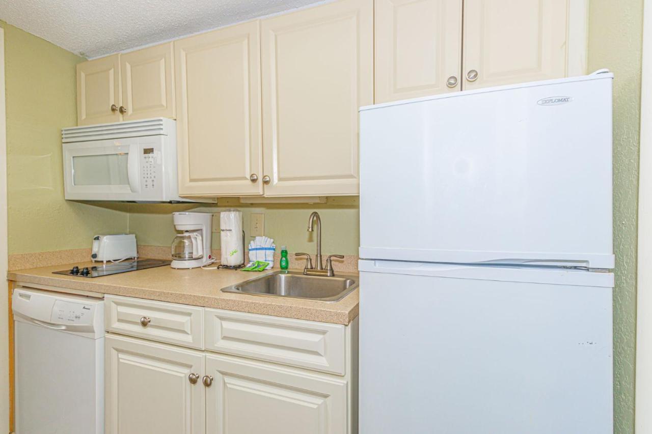 Oceanfront 1 Bedroom Dunes 2626 Sleeps 6