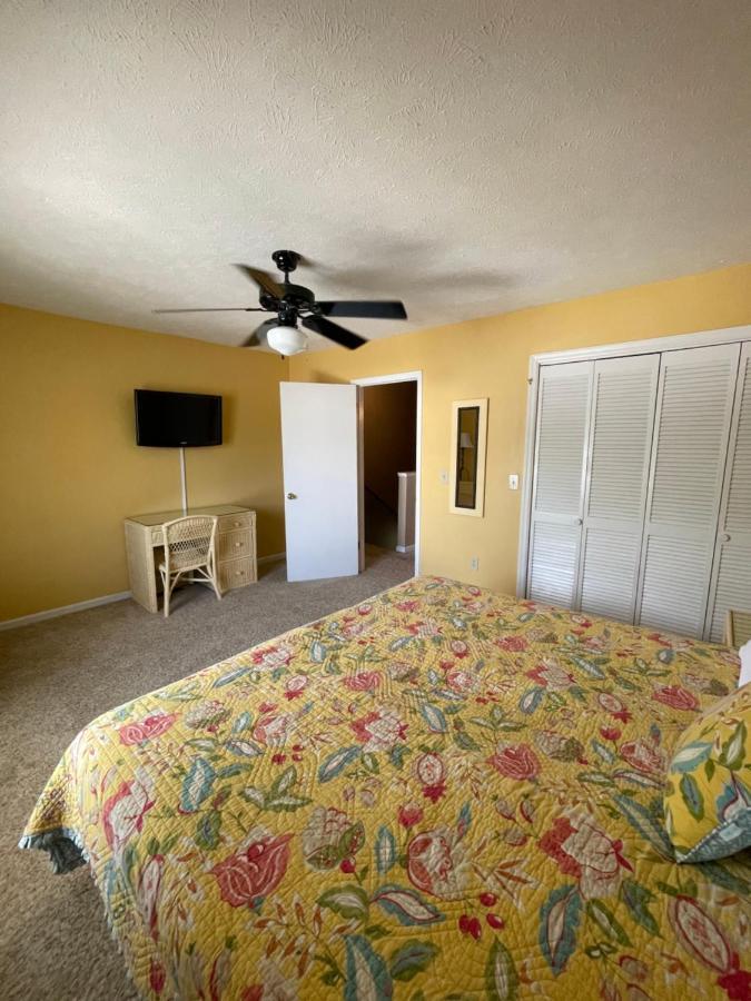Pink Flamingo/walk To W/ King Bedroom Holiday home *