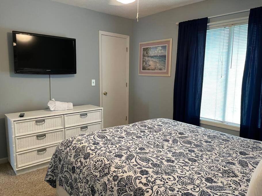 Holiday home Pink Flamingo/walk To W/ King Bedroom Myrtle Beach
