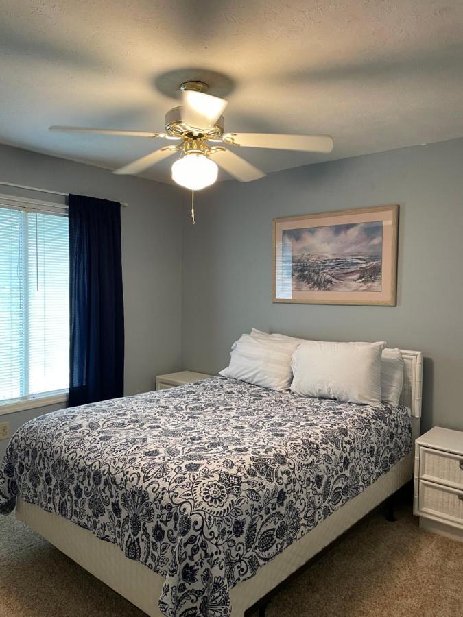 Pink Flamingo/walk To W/ King Bedroom Holiday home Myrtle Beach