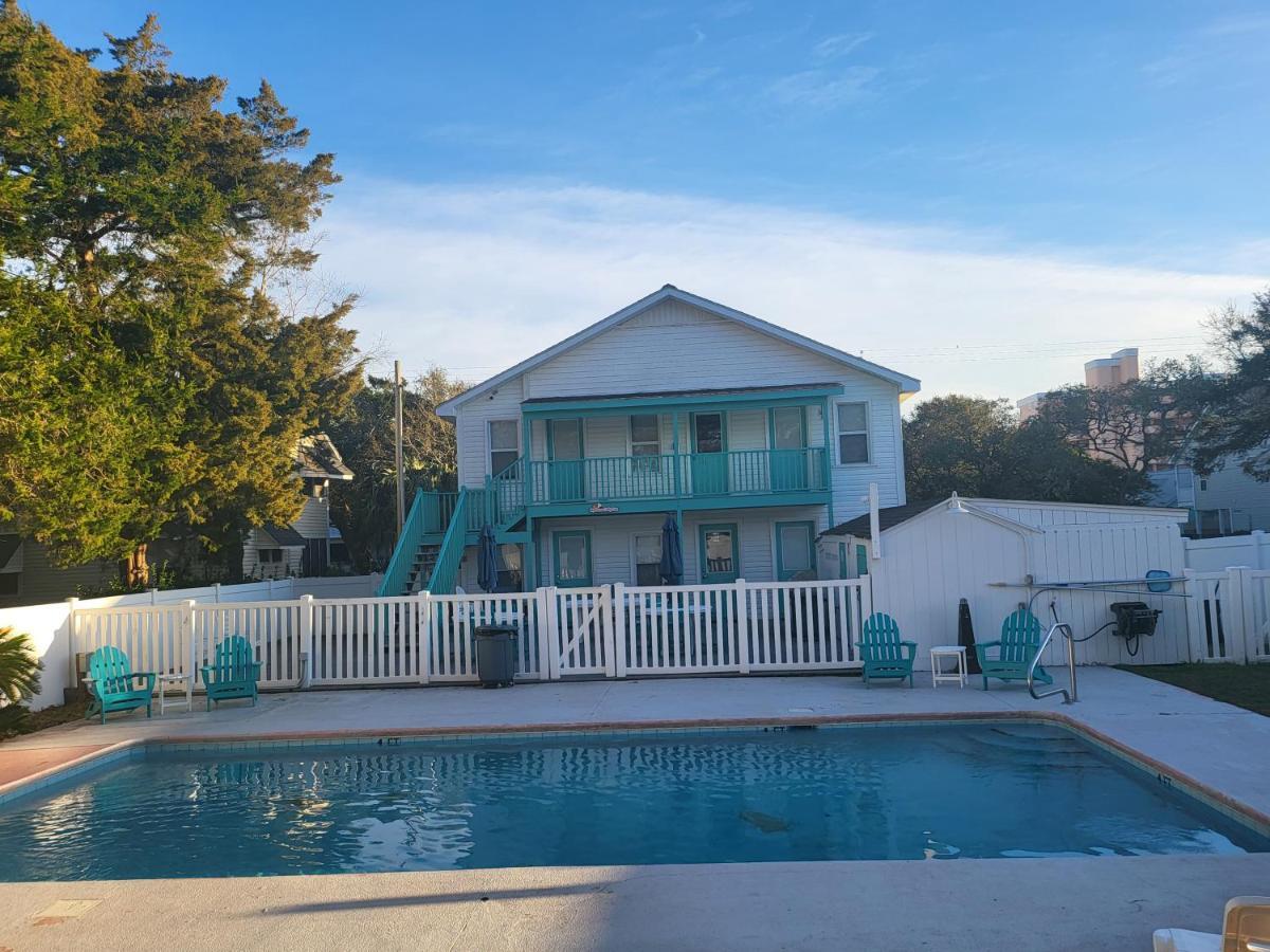 The 19th Hole -5 Bdr Slps 10 Golf Heated Pool Extended Winter Welcome!!! Holiday home *