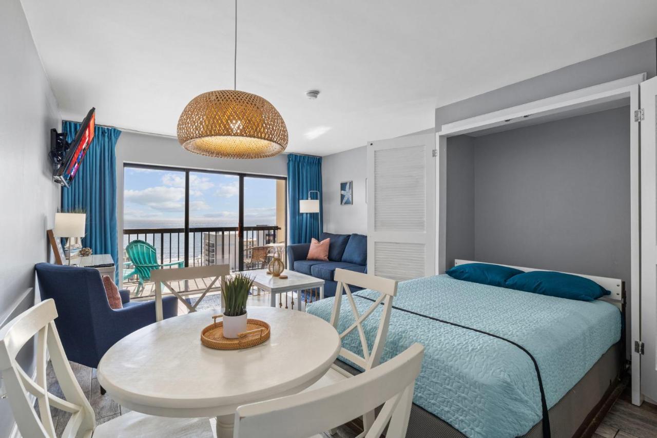By The Sea! Renovated With Ocean Views! Apartment *