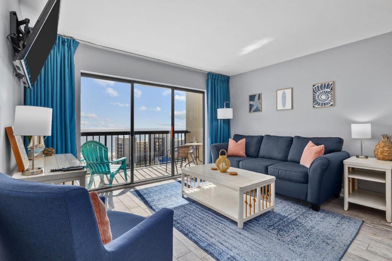 By The Sea! Renovated With Ocean Views! Apartment *
