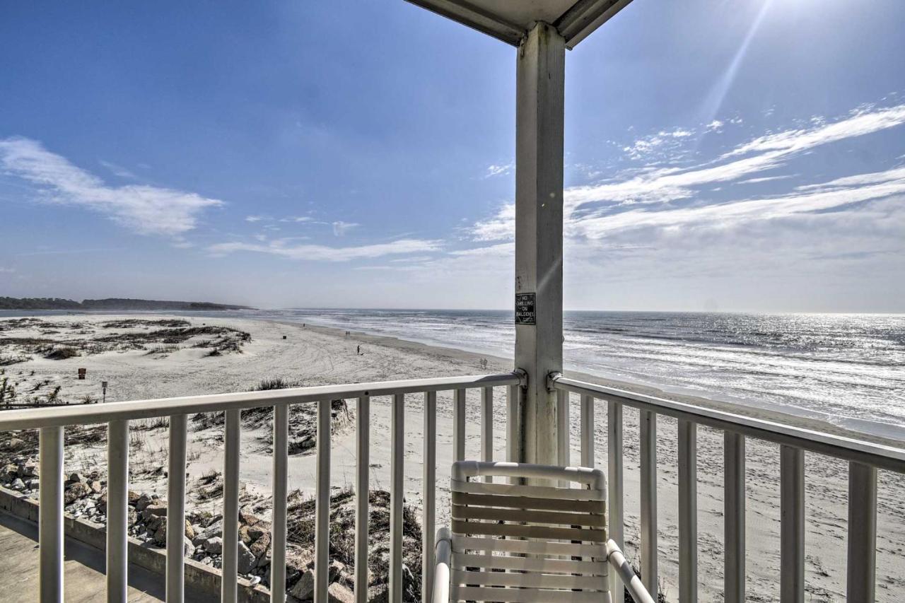 Sun-dappled With Balcony And Secluded Beach! Apartment