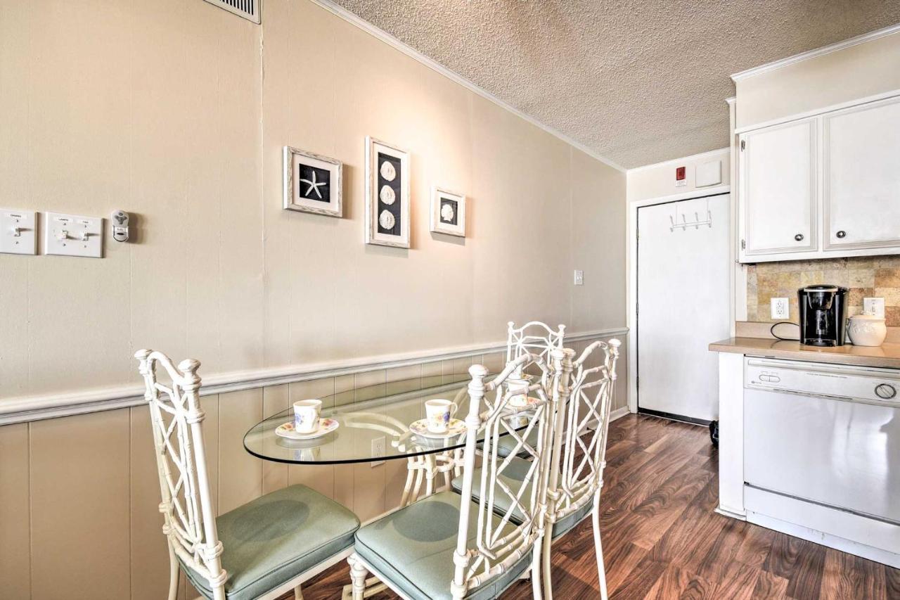 Sun-dappled With Balcony And Secluded Beach! Apartment