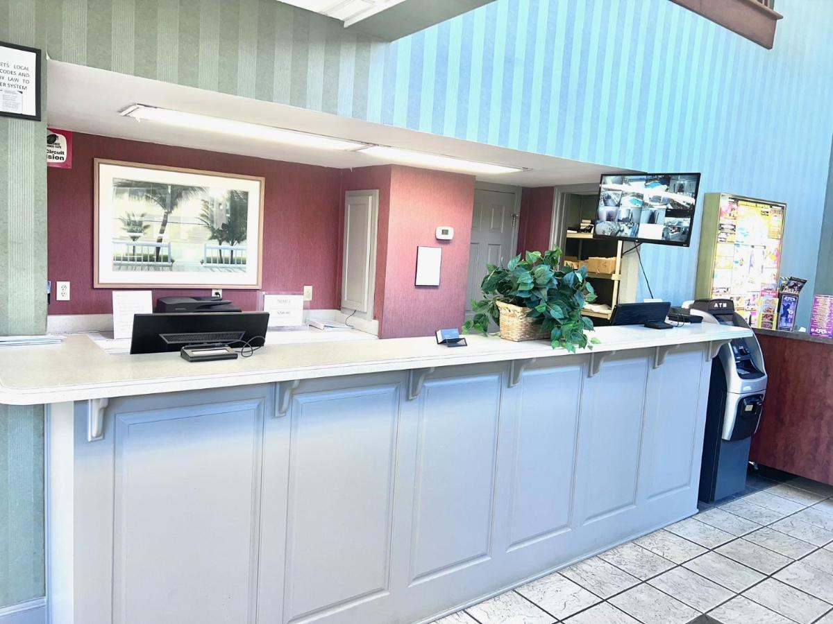 Ocean Crest And Motel 2*