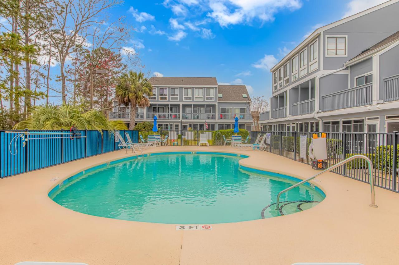 Golf Colony 8-o Apartment *