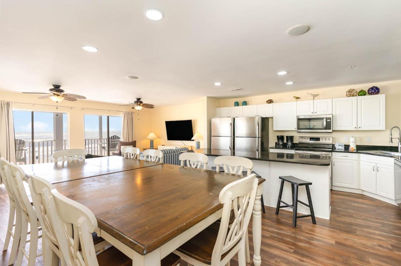 Spacious Penthouse Ocean Front 7 Bedroom - Ambassador Unit 401 Holiday home