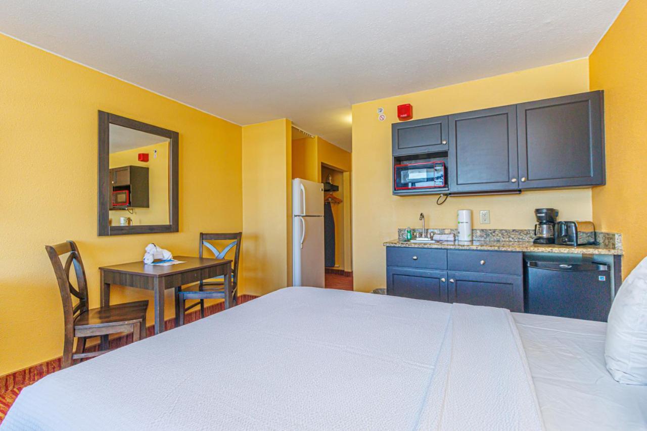 Ocean View Queen Landmark 1125 Myrtle Beach