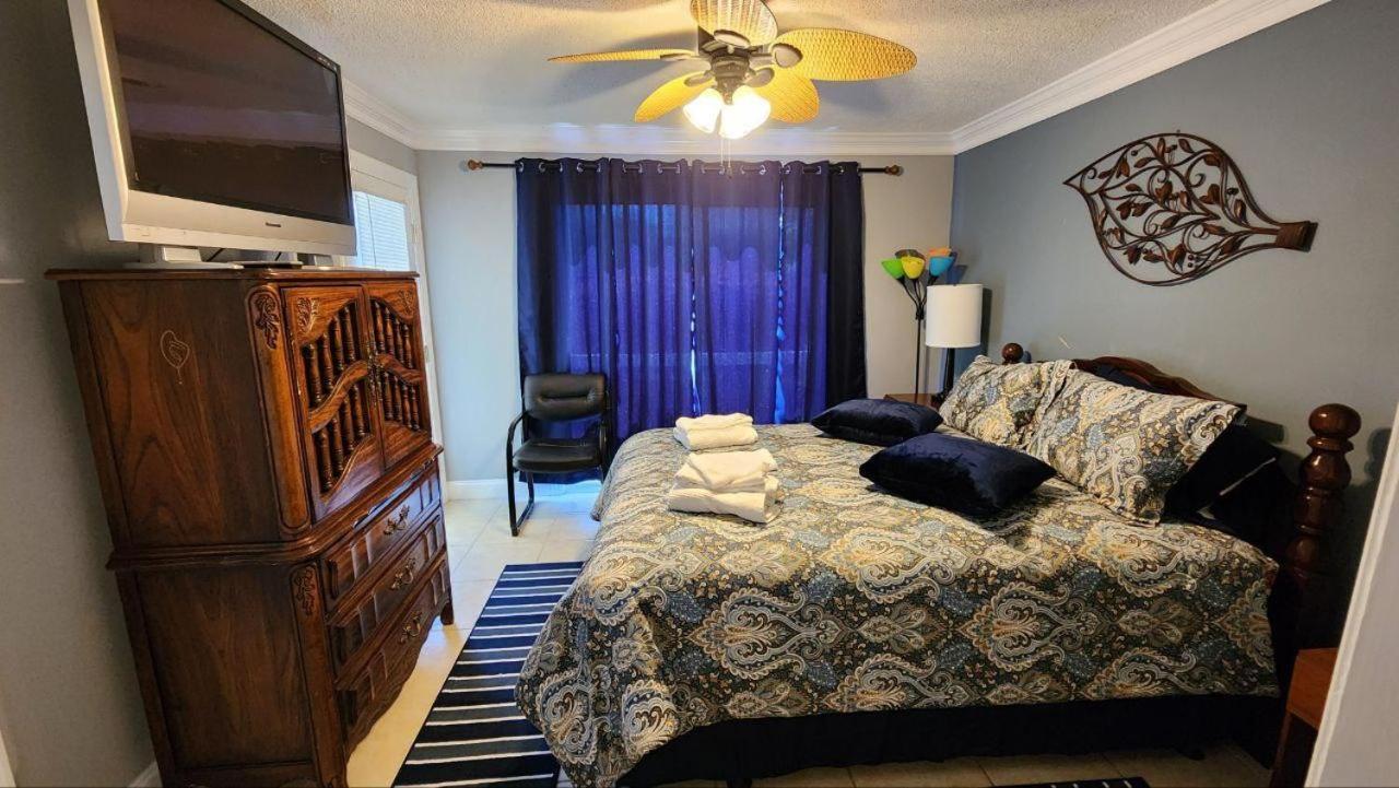 Unique 2 Bedroom / 2 Bath In Myrtle Villa