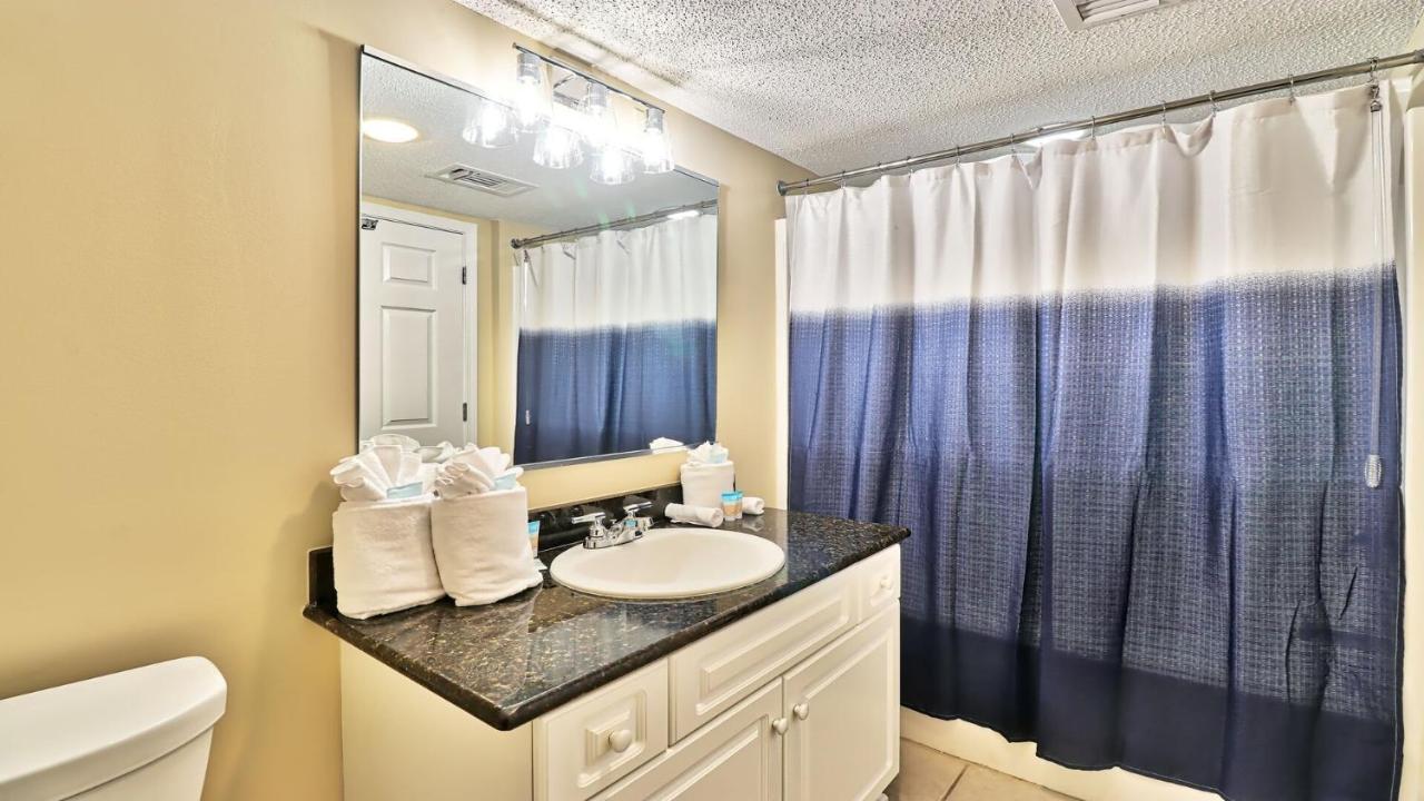 3503 Yacht Club *