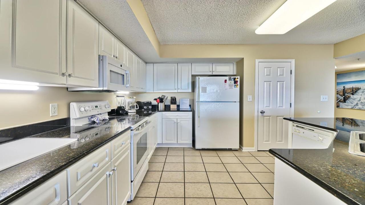 3503 Yacht Club *
