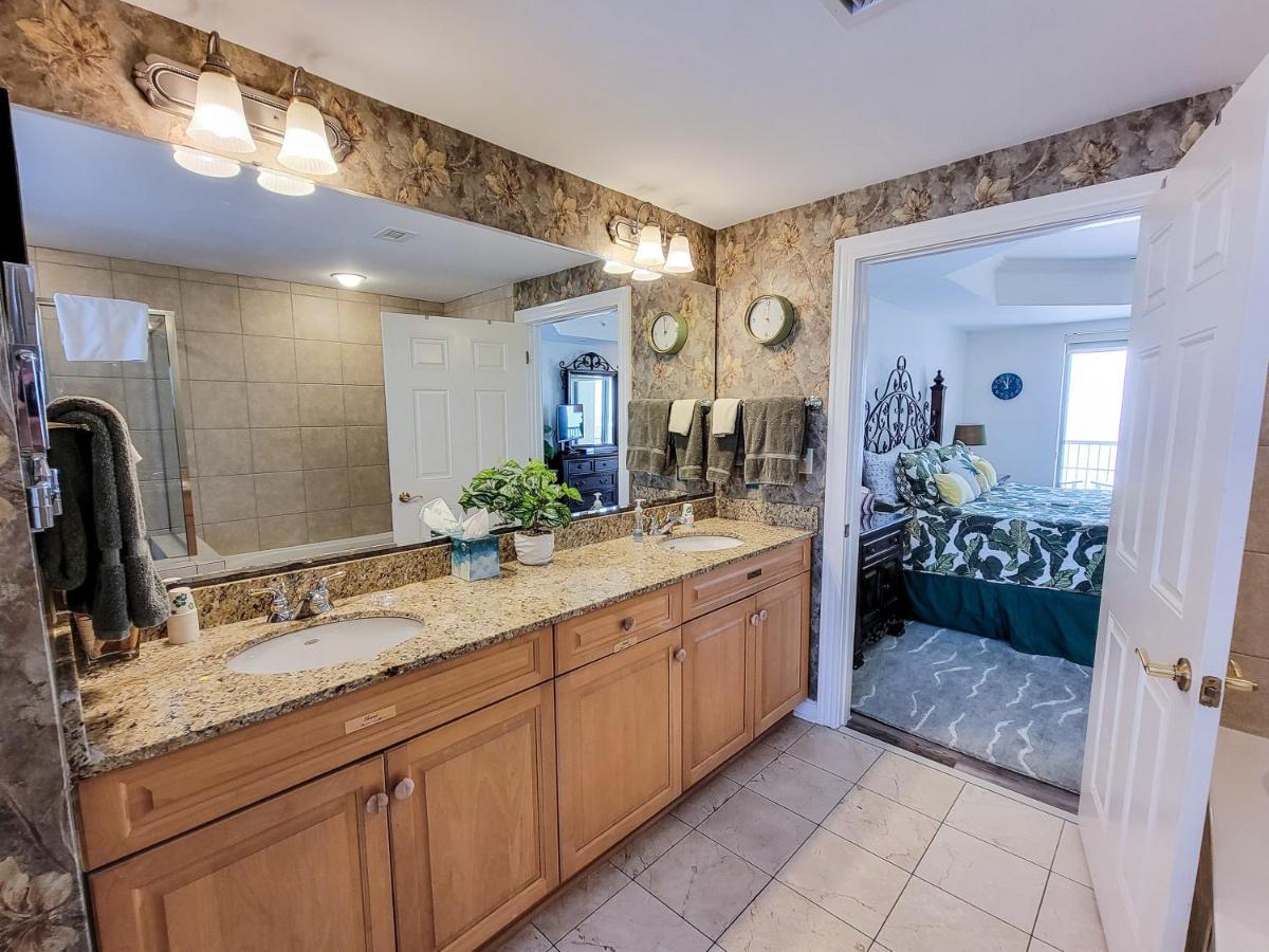 2307 Royale Palms Apartment *