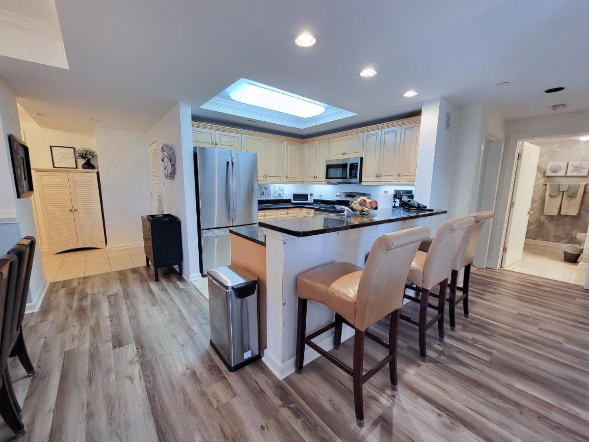 2307 Royale Palms Apartment *