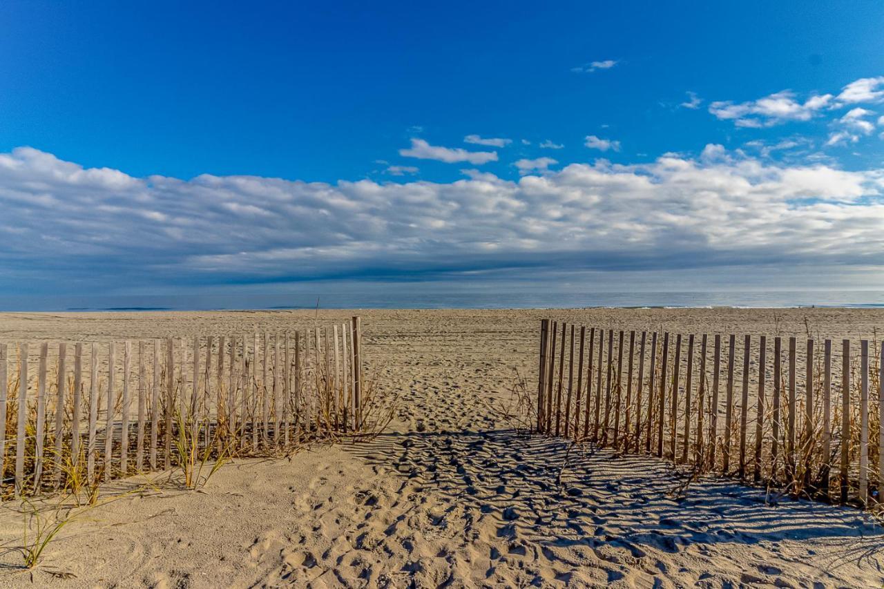 Holiday home Colony Unit 1405 - Beautiful Oceanfront - 1 Bedroom, 1 Bath - Perfect For 6! *