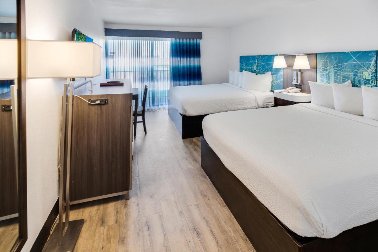 Tropical Seas Hotel 2*