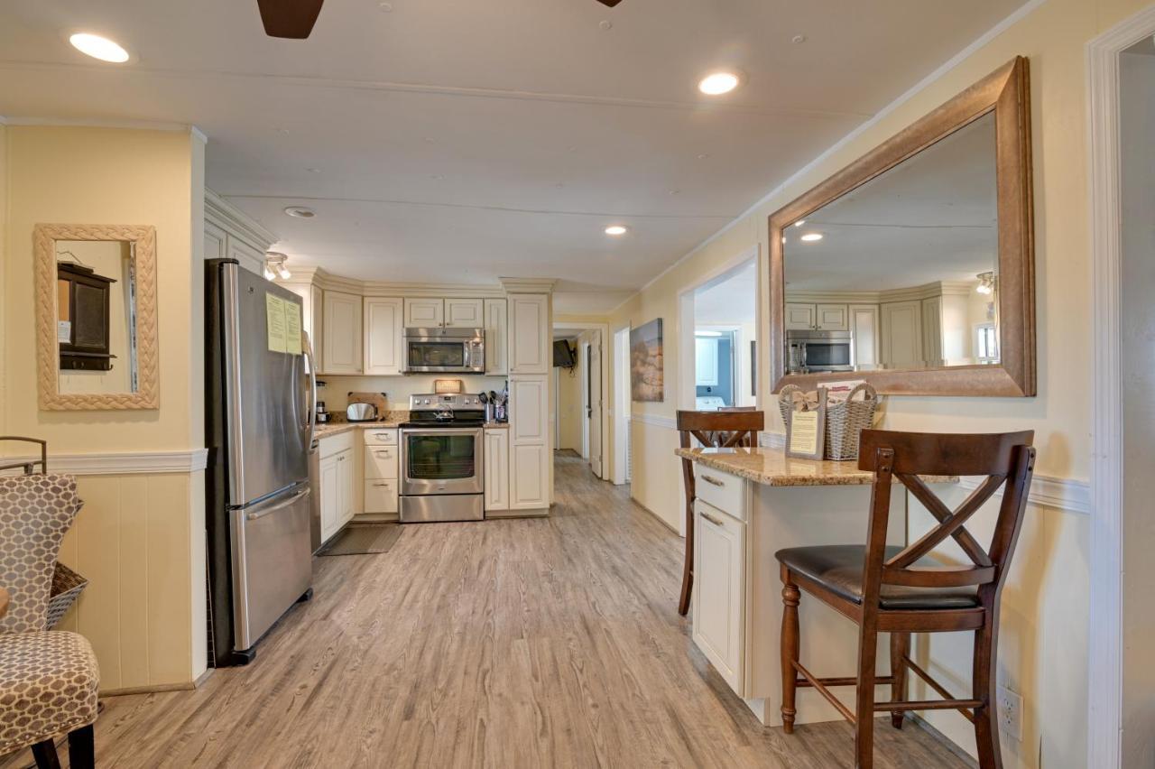 Holiday home Surfside With Pool Access Walk To Beach!
