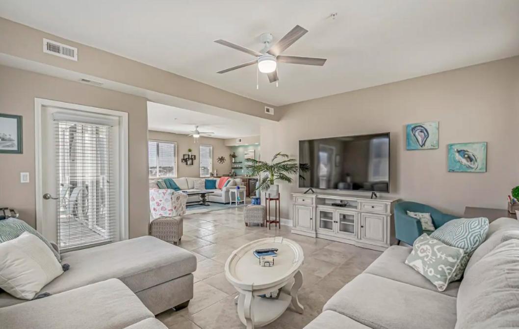 Holiday home Stunning Ocean Breeze Luxury 4d-across The Street From The Ocean! Sleeps 10 Guests! *