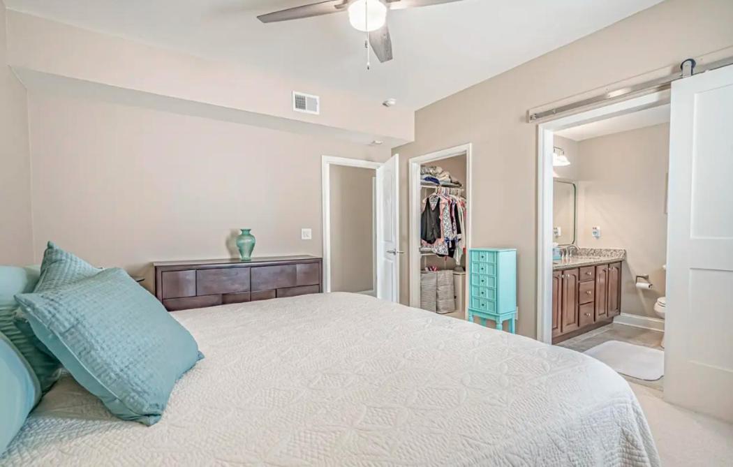 Stunning Ocean Breeze Luxury 4d-across The Street From The Ocean! Sleeps 10 Guests! Holiday home