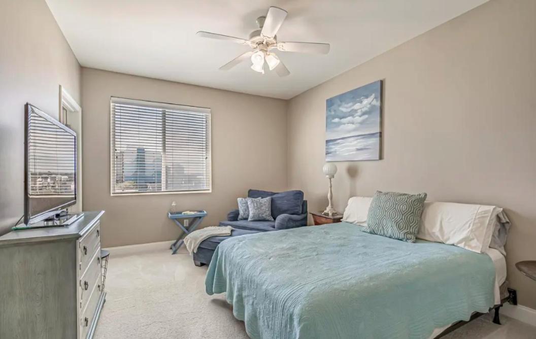 Stunning Ocean Breeze Luxury 4d-across The Street From The Ocean! Sleeps 10 Guests! Myrtle Beach