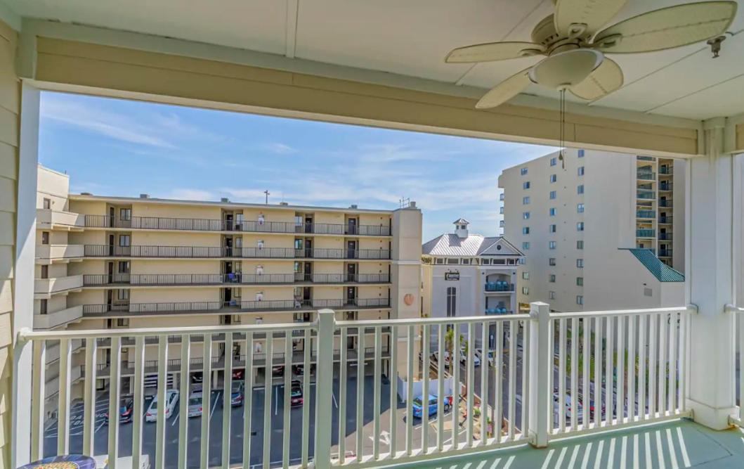 Stunning Ocean Breeze Luxury 4d-across The Street From The Ocean! Sleeps 10 Guests! * Myrtle Beach