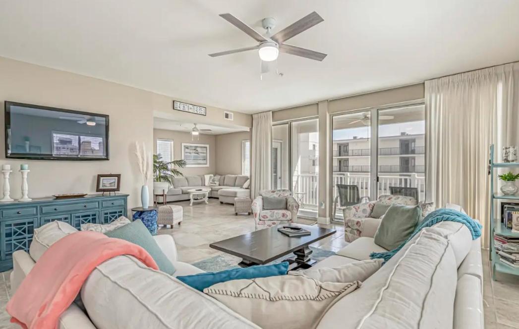 Stunning Ocean Breeze Luxury 4d-across The Street From The Ocean! Sleeps 10 Guests! Holiday home