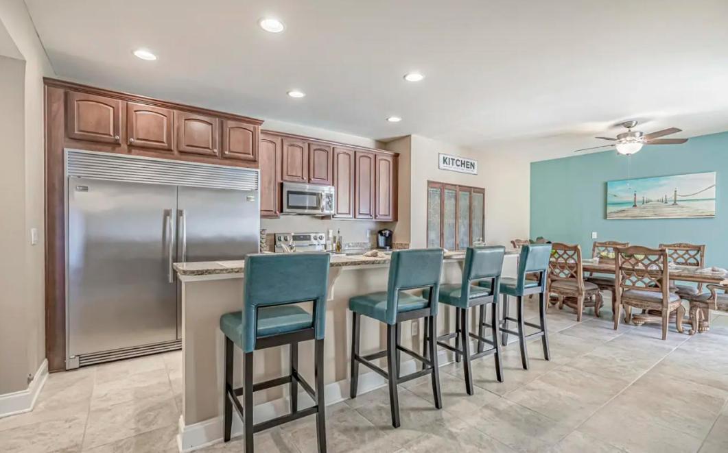 Stunning Ocean Breeze Luxury 4d-across The Street From The Ocean! Sleeps 10 Guests! * Myrtle Beach