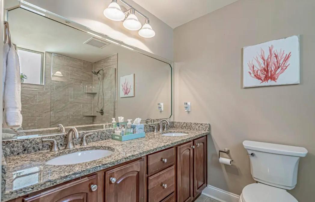 Stunning Ocean Breeze Luxury 4d-across The Street From The Ocean! Sleeps 10 Guests! * Myrtle Beach