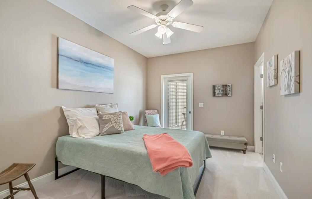 Stunning Ocean Breeze Luxury 4d-across The Street From The Ocean! Sleeps 10 Guests! * Myrtle Beach