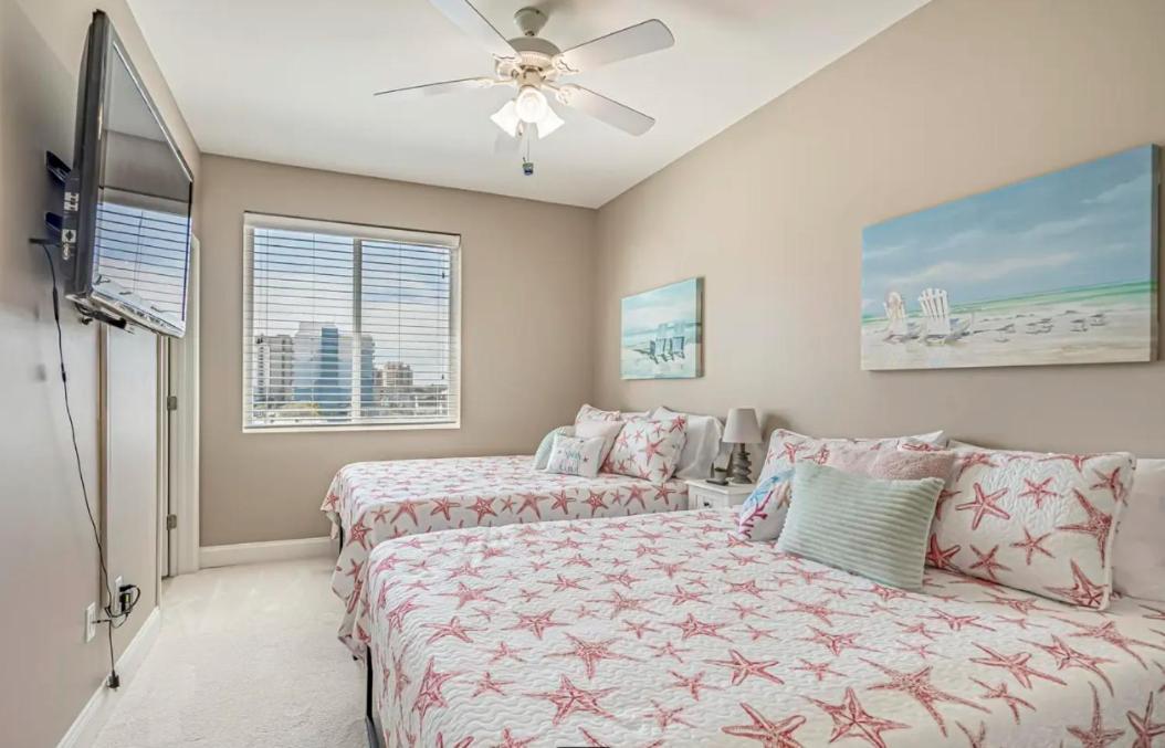 Holiday home Stunning Ocean Breeze Luxury 4d-across The Street From The Ocean! Sleeps 10 Guests!