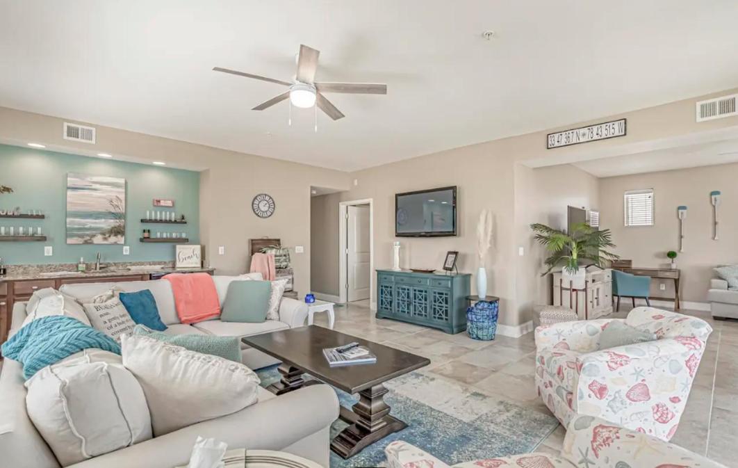 Holiday home Stunning Ocean Breeze Luxury 4d-across The Street From The Ocean! Sleeps 10 Guests! *