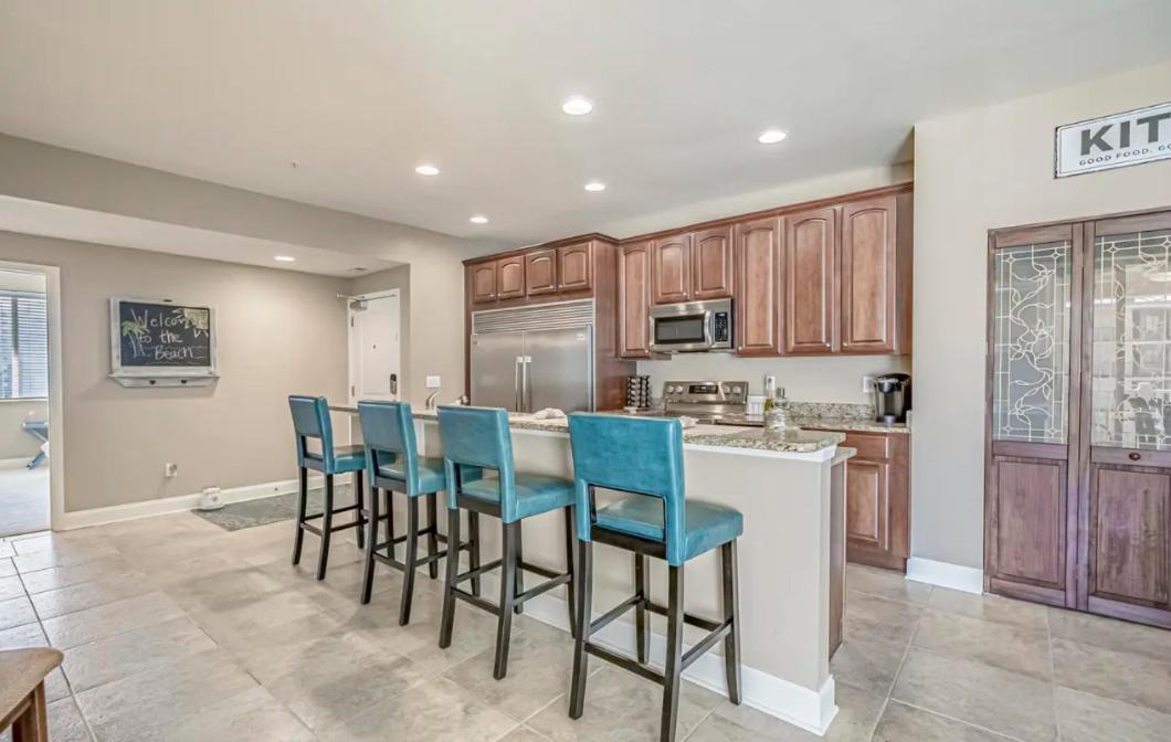 Stunning Ocean Breeze Luxury 4d-across The Street From The Ocean! Sleeps 10 Guests! *