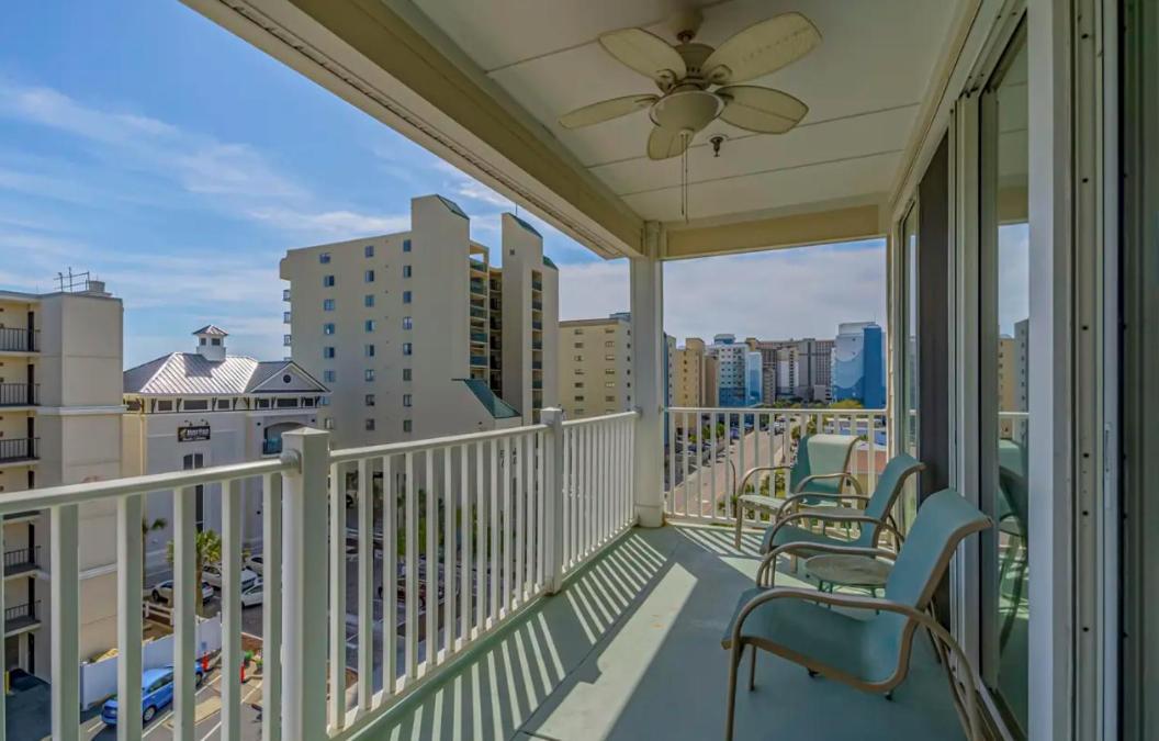 Holiday home Stunning Ocean Breeze Luxury 4d-across The Street From The Ocean! Sleeps 10 Guests! *