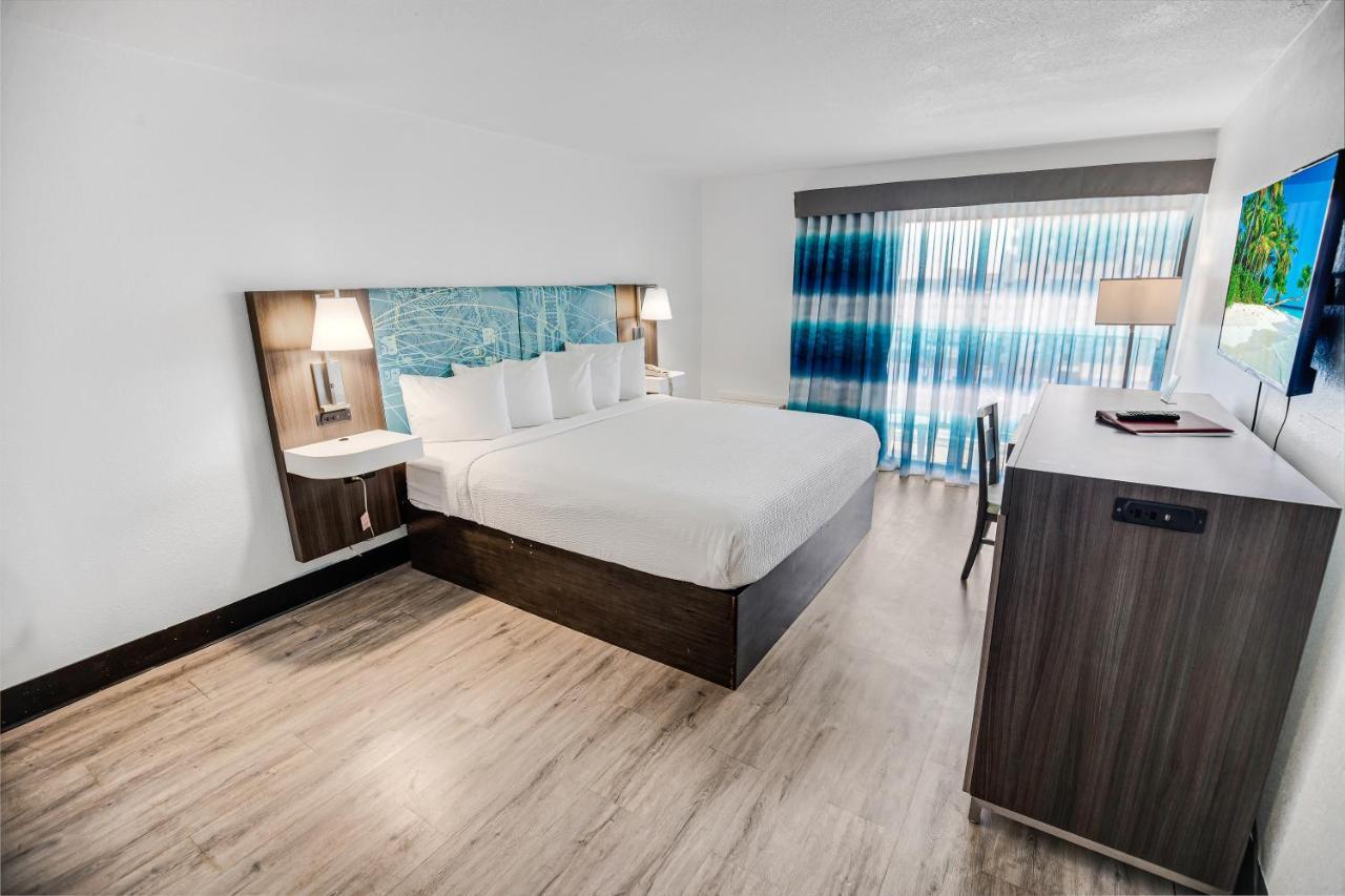 Tropical Seas Hotel